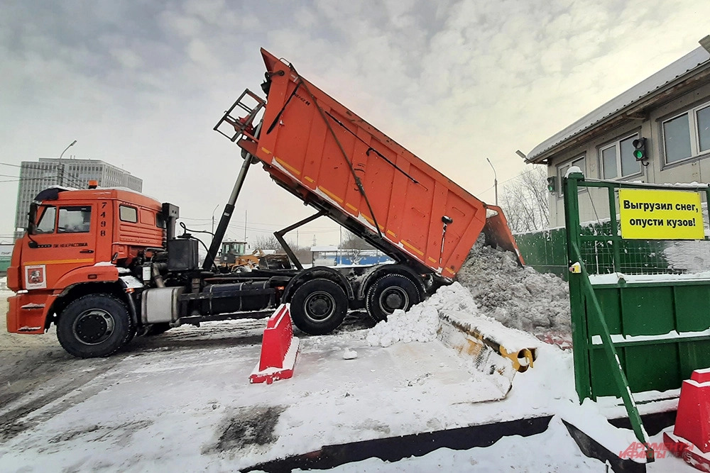 Новости - Тайная жизнь сугроба: Лазерный фейс-контроль, «мясорубка» и джакузи с сюрпризом ❄️ новости