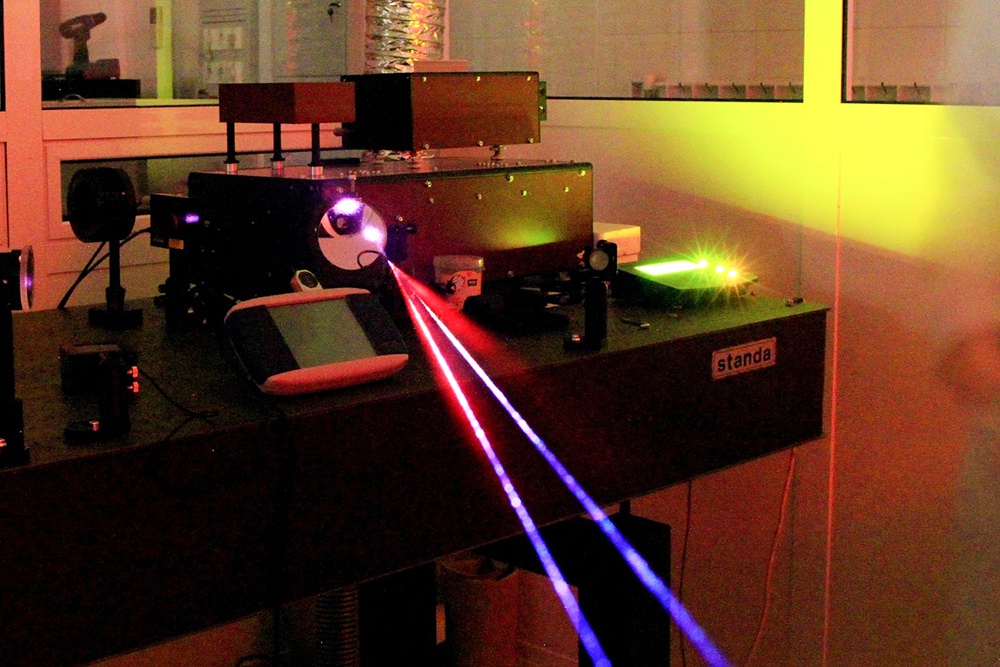 Новости - Сибирский прорыв: как томские физики «взломали» радугу и создали первый в мире честный белый лазер ️ новости