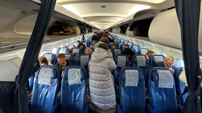 Новости - Небесный тетрис: Авиакомпании могут обязать бесплатно воссоединять семьи на борту, или Конец эпохи одиночества у туалета новости