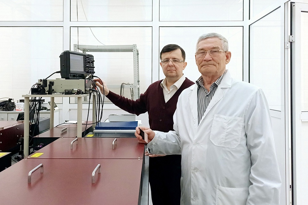 Новости - Сибирский прорыв: как томские физики «взломали» радугу и создали первый в мире честный белый лазер ️ новости