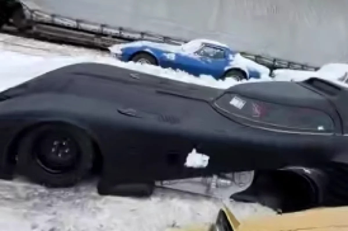 Новости - Брюс Уэйн просит политического убежища? На минской таможне «оформили» настоящий Бэтмобиль новости