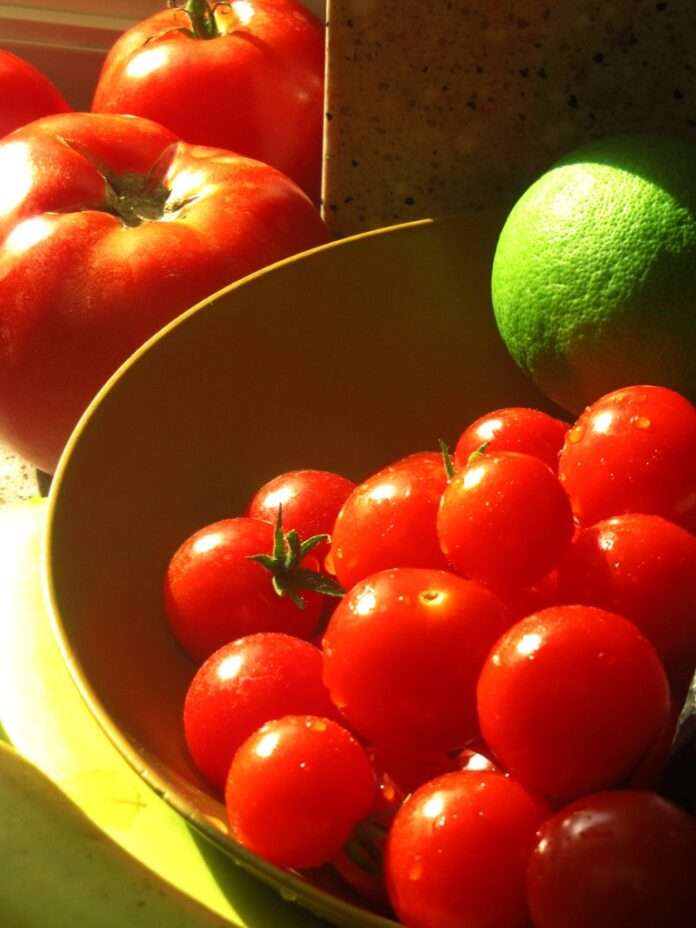 Помидоры в каждую тарелку: как томатный сок спасает мир! - новости