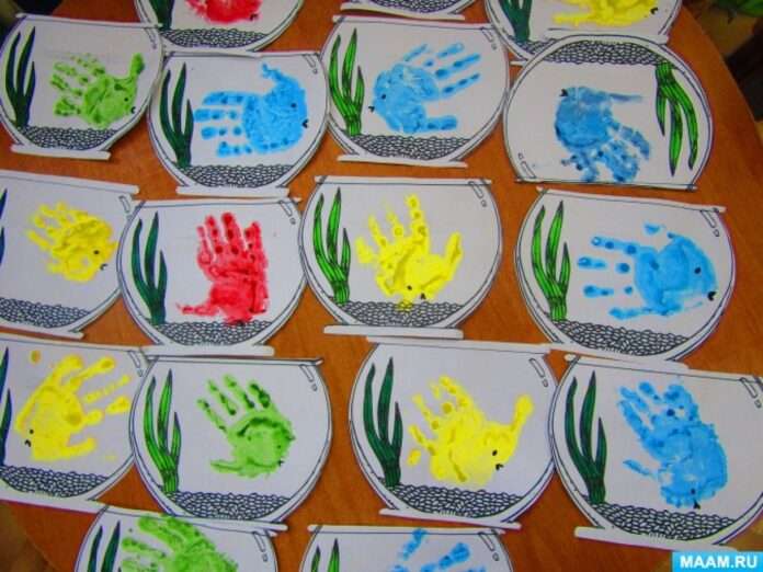 В Японии работники аквариума нашли удивительный способ развеселить своих водных обитателей: приклеили к стеклу фотографии людей.... - новости