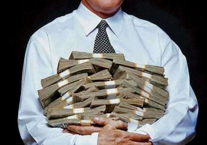 Саратовские чиновники: скромность вознаграждена, зарплаты взлетели, ура! - новости