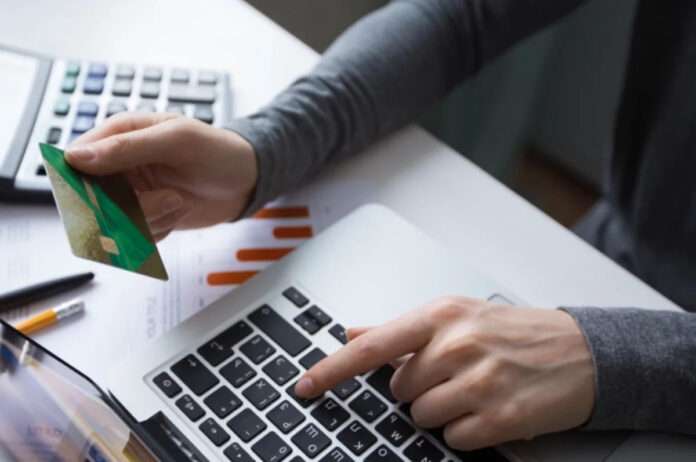 Ура, товарищи! Две с лишним новости: россияне набрали кредитов на новые лапти. - новости