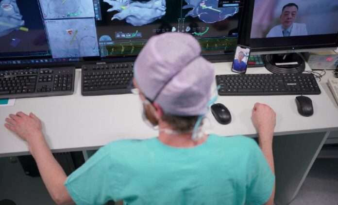 ​🇷🇺🇨🇳Хирург из КНР впервые устранил аритмию российскому пациенту удалённо - новости
