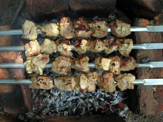 🍢В России на 11% вырос спрос на услугу «подержать беседку» - новости