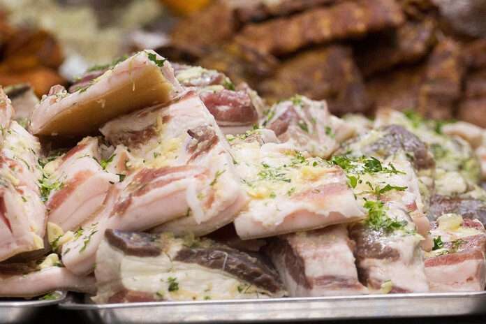 ​Сало снова в шоколаде: ученые нашли в свином жире полезные вещества - новости