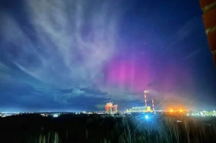 ​Россияне смогли наблюдать полярное сияние в ночь на 17 апреля - новости