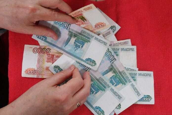 Зарплаты в России вырастут в полтора раза: названа примерная дата - новости