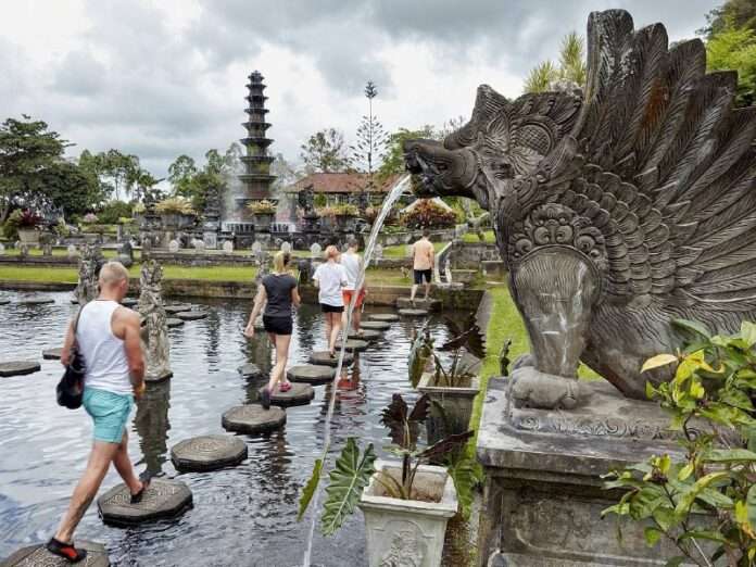 📖 На райском острове Бали массово начали учить русский язык - новости