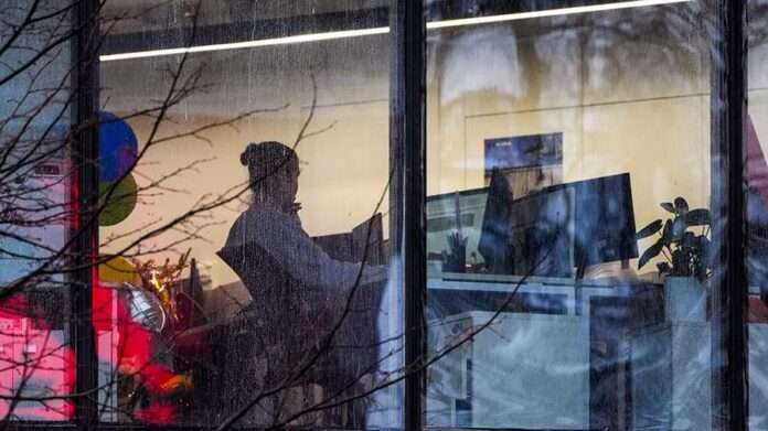 ​Россияне могут получить компенсацию за переохлаждение на рабочем месте - новости