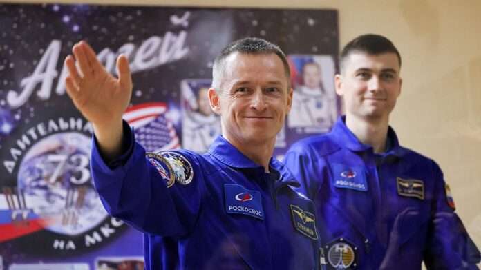 ​Космонавты на МКС поздравили россиян с Днем Победы - новости