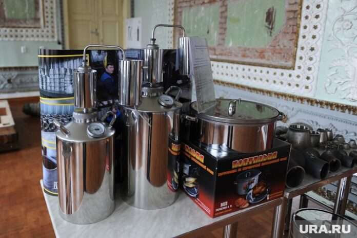 В России подскочил спрос на самогонные аппараты - новости