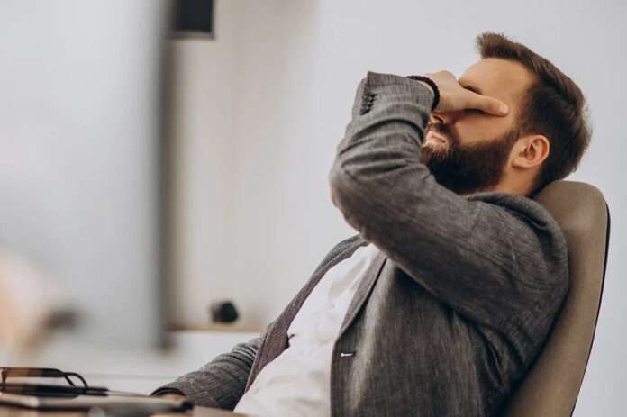 ​Врач Сергеева объяснила, как стресс на работе провоцирует головную боль - новости