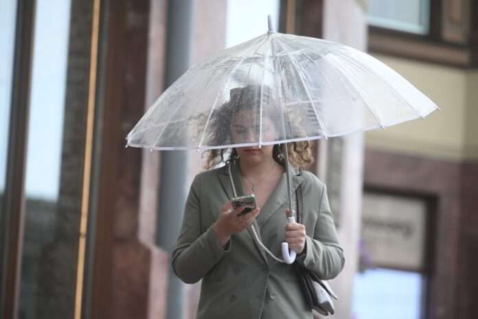 ​Аномально низкое давление и холод: Москва установила два погодных антирекорда - новости