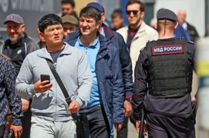 Замсекретаря Совбеза: 43,5% мигрантов предпочитают шариат светским законам - новости