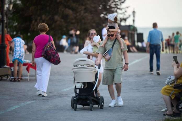 ​ВЦИОМ: Увеличение рождаемости поможет России выйти из демографического кризиса - новости