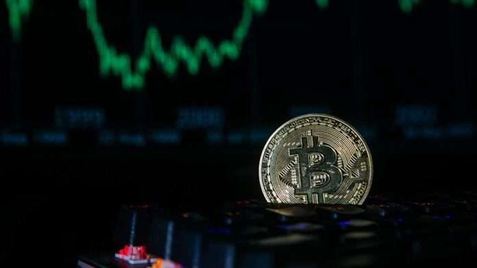 ​Биткоин опустился ниже $100 тыс. впервые с 8 мая - новости