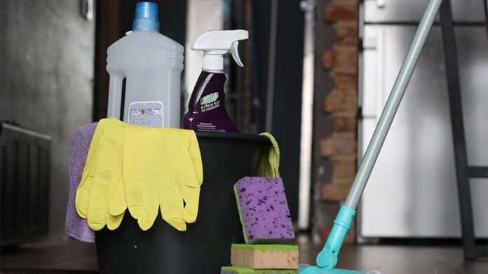 ​Психолог указал на связь тяги к уборке и стрессового расстройства - новости