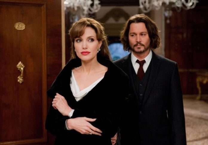 Вот это поворот. Таблоиды сообщают, что у Джонни Деппа роман с Анджелиной Джоли. Пара тайком ходит на свидания и настолько успеш... - новости