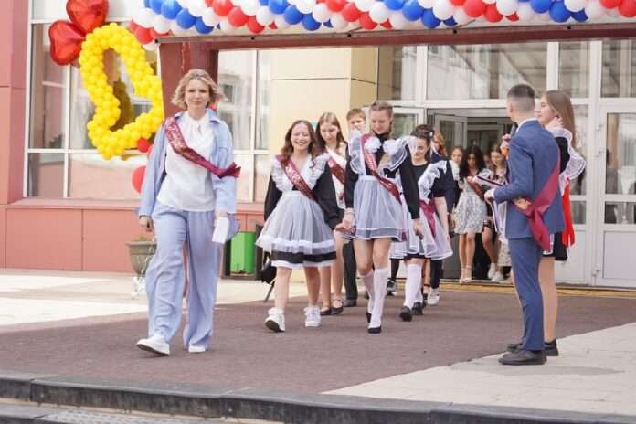 Учителям могут начать платить за работу на ОГЭ и ЕГЭ: что известно о предложении - новости