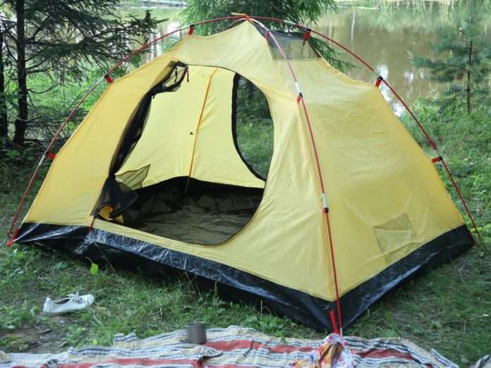 🏕Со своей палаткой: выяснилось, где проводят отпуск лучшие российские холостяки - новости