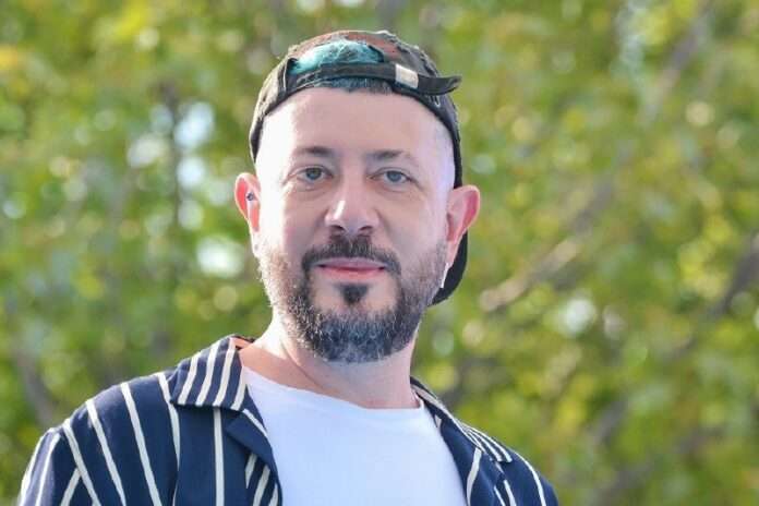 Блогер Артемий Лебедев стал отцом в 11-й раз - новости