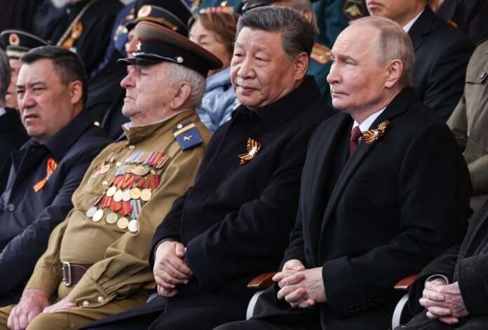 ​Сидевший рядом с Путиным и Си Цзиньпином на параде ветеран отметил 100 лет - новости