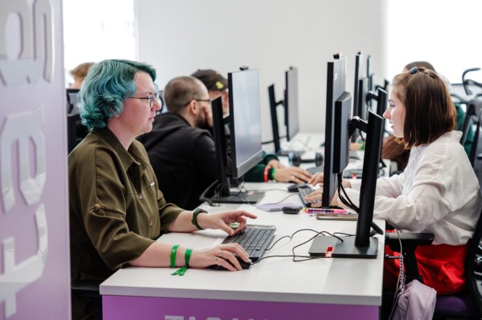 ​«Нет связи между дипломом и зарплатой»: В России рассказали об обесценивании образования в вузах - новости