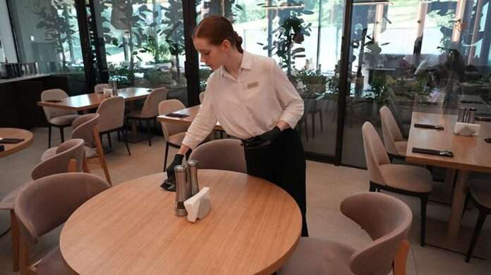 ​Москвичи стали реже ходить в кафе и рестораны - новости