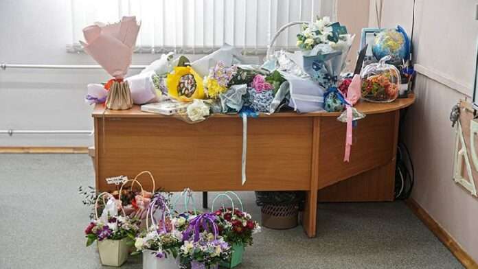 В Госдуме назвали допустимую стоимость подарка учителю - новости