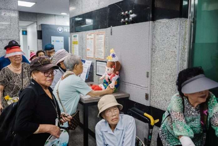 🤖 В Южной Корее одиноким пенсионерам раздали куклы с ChatGPT и датчиками движения - новости