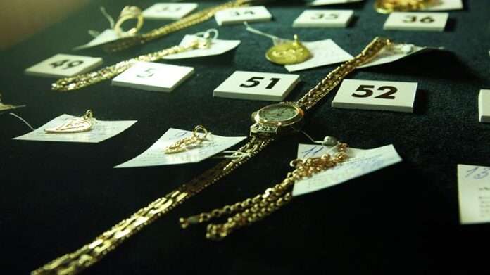​В России упал спрос на золотые украшения - новости
