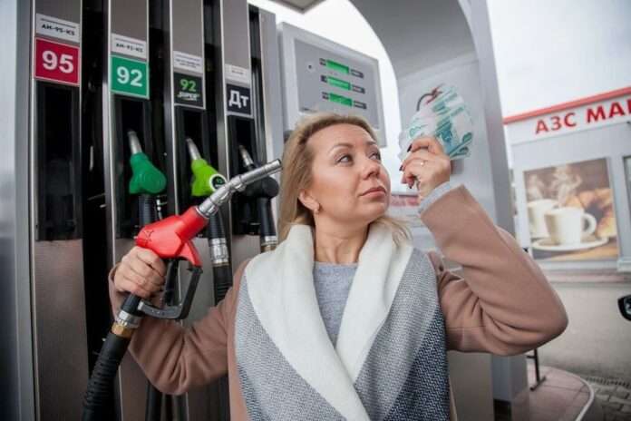 ​Новак назвал контролируемой ситуацию с бензином в России - новости