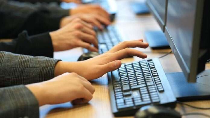 Минцифры опровергло слухи о предстоящем ограничении Интернета - новости