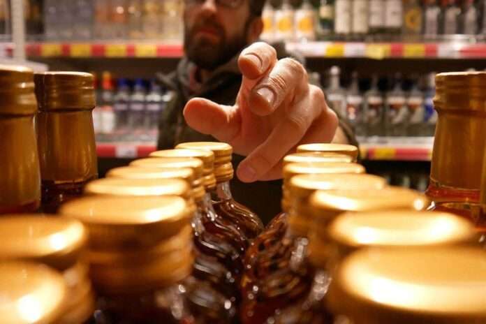 ​Россияне ставят рекорд: потребление алкоголя в стране достигло минимального значения за 26 лет - новости