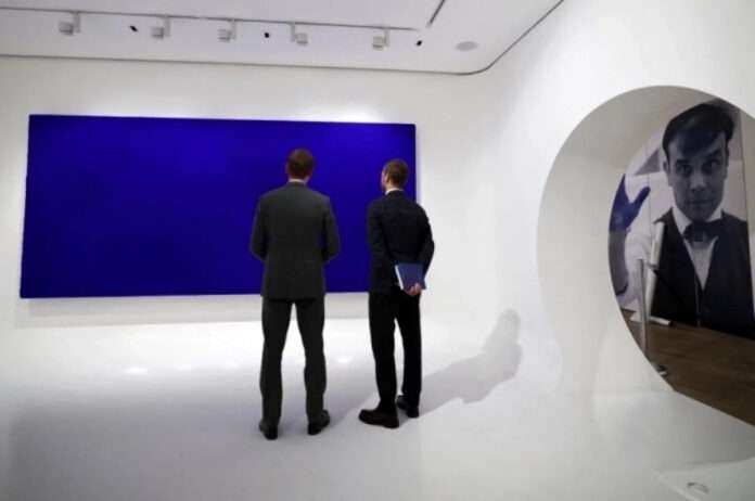 ​В Париже монохромная картина Ива Кляйна продана за рекордные 18,4 млн евро - новости