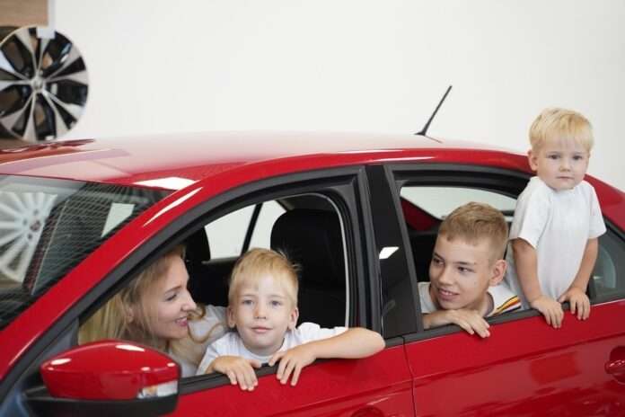 ​Родители начнут ежегодно получать семейную выплату с 2026 года: вот в каком размере - новости