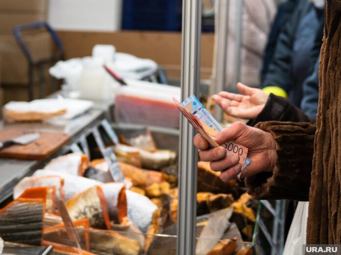 Аналитики посчитали, сколько денег остается у россиян после закрытия базовых потребностей - новости