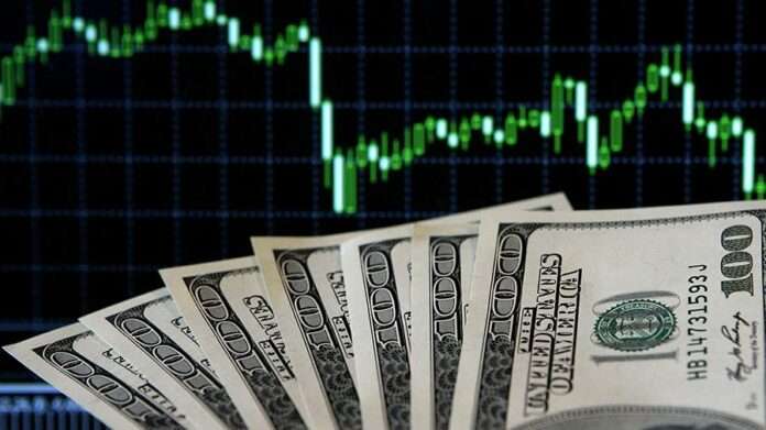 ​Внебиржевой курс доллара опустился до 77 рублей - новости