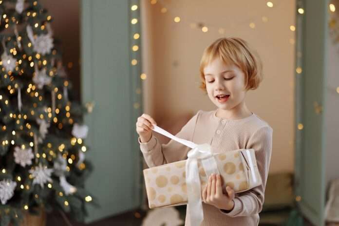 ​Дед Мороз и его волшебный кошелек: Как объяснить ребенку, что дорогой подарок не по карману - новости