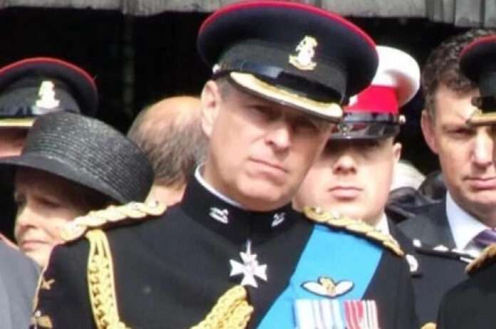 Экс-принц Эндрю может готовить заговор против принца Уильяма - новости