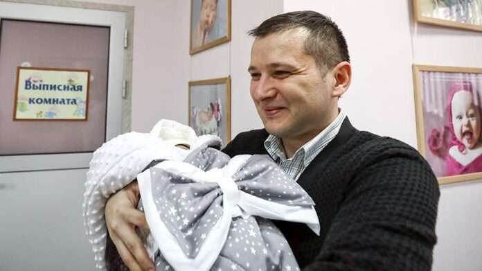 Милонов предложил ввести в РФ отпуск для отцов при рождении ребенка - новости