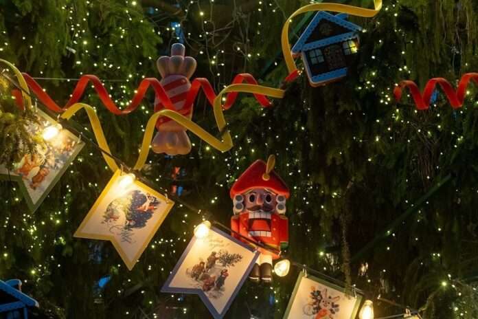 ​Возвращаются к капустникам: спрос на новогодние корпоративы упал почти на треть, в ход пошла самодеятельность... - новости