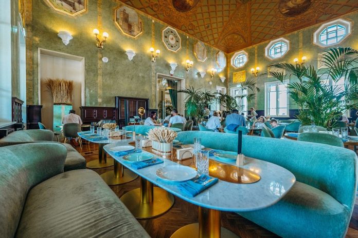 Миронов: Продолжают работу те рестораны, которые предлагают гостю что-то новое - новости