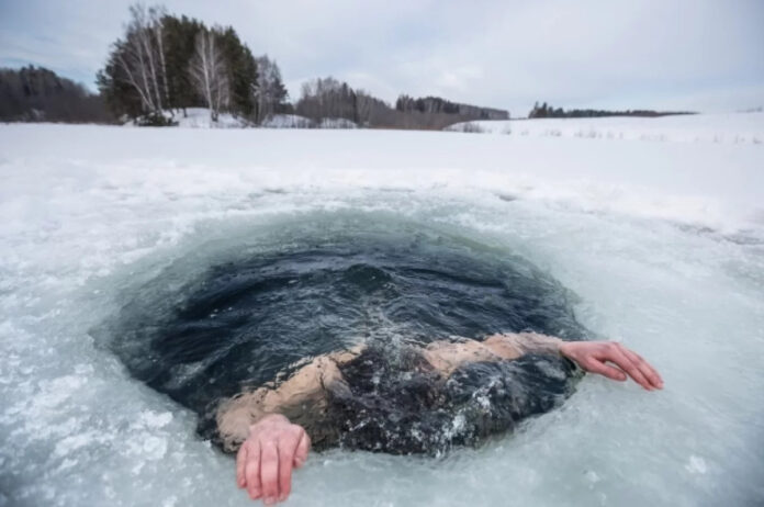 Врач Михайлов призвал не пить кофе после окунания в прорубь - новости