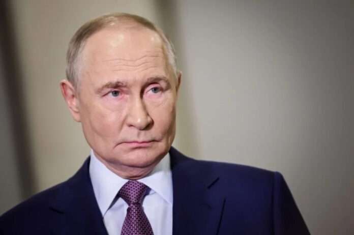 Путин поручил разработать меры по формированию ответственного отцовства - новости