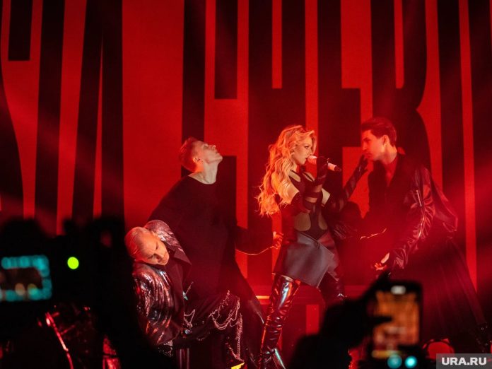 Новости Урал в шоке богини хайпа Бузова и Чеботина летят разрывать Екатеринбург самым грандиозным шоу в истории