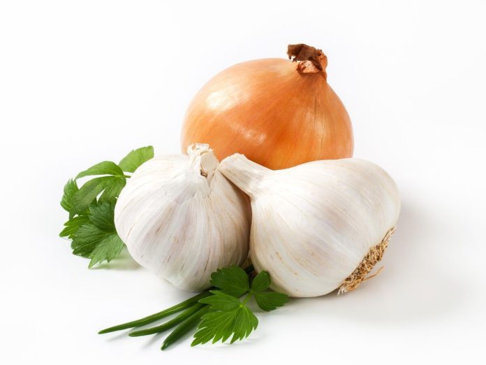 Врач назвала продукты, которые могут вызвать неприятный запах тела - новости